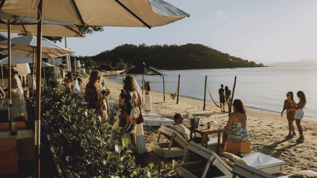 Vista para o mar, alta gastronomia e ambiente exclusivo para momentos inesquecíveis.