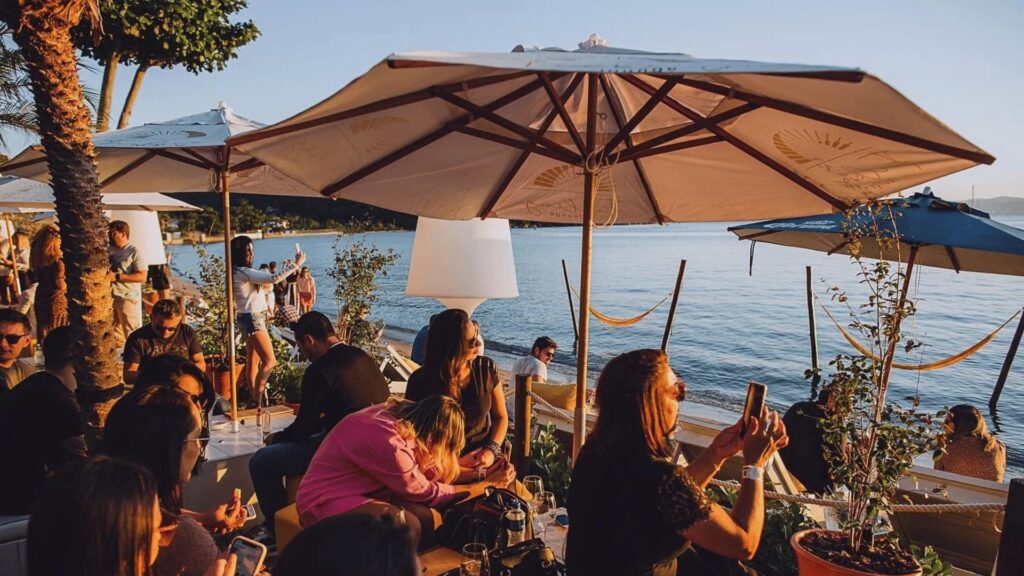 Venha experimentar a melhor feijoada artesanal de domingo no Feeling Lounge em Florianópolis. Promoção grupal imperdível!